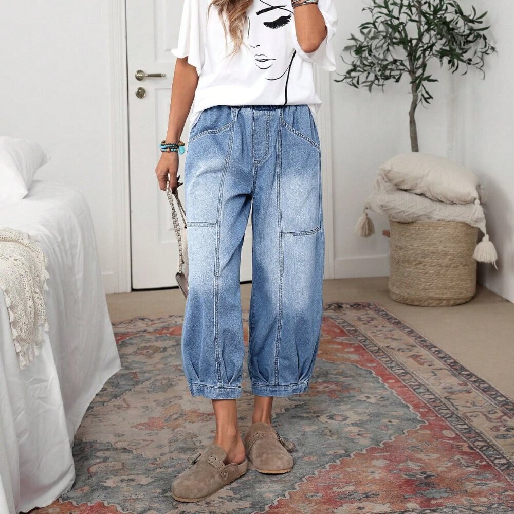 Light Wash Casual Women's Pocketed Relaxed Flared Jeans